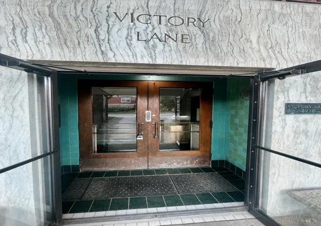 2nd image of 2210 Victory Pkwy #2A, Cincinnati, OH 45206 | MLS# 1891159