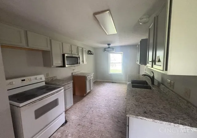 Photo 4 of Sale Pending at 7310 Fairground Rd, Blanchester, OH 45107 | MLS# 1891169 | Listing updated on 2026-08-31