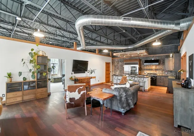 Photo 3 of Sale Pending at 1628 Central Pkwy, Cincinnati, OH 45202 | MLS# 1891183 | Listing updated on 2026-09-01
