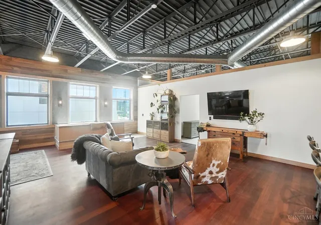 Photo 4 of Sale Pending at 1628 Central Pkwy, Cincinnati, OH 45202 | MLS# 1891183 | Listing updated on 2026-09-01