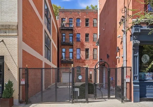 Photo 2 of Condo for sale at 214 E 14th Street #3B, Cincinnati, OH 45202 | MLS# 1891200 | Listing updated on 2026-09-19
