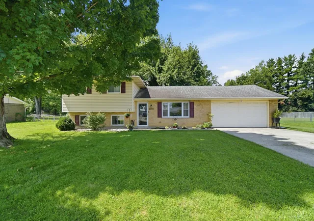Photo 1 of Sale Pending at 5771 Lake Cir Dr, Fairfield, OH 45014 | MLS# 1891232 | Listing updated on 2026-09-01