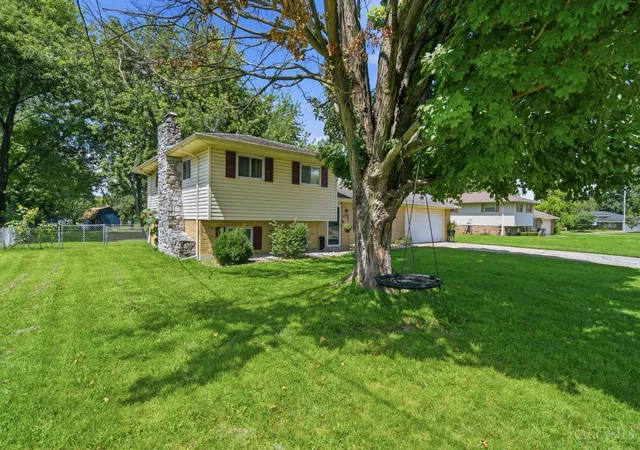 Photo 3 of Sale Pending at 5771 Lake Cir Dr, Fairfield, OH 45014 | MLS# 1891232 | Listing updated on 2026-09-01