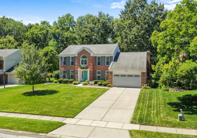 Photo 2 of Sale Pending at 995 Nottingham Dr, Anderson Twp, OH 45255 | MLS# 1891260 | Listing updated on 2026-08-24