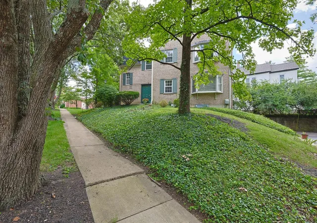 Listing Photo 2 - Condo for sale in building located at 1816 Belle Meade Ct, Cincinnati, OH 45230 - Unit #