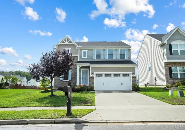 Photo 4 of Single family home for sale at 32 Waterford Blvd, Fairborn, OH 45324 | MLS# 1891253 | Listing updated on 2026-08-24