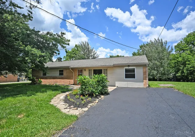 2nd image of 1102 Heatherstone Wy, Miami Twp, OH 45150 | MLS# 1891294