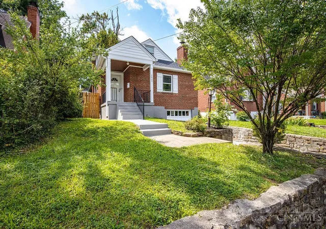 Photo 2 of Single family home for sale at 2625 Saint Albans Ave, Golf Manor, OH 45237 | MLS# 1891423 | Listing updated on 2026-08-24