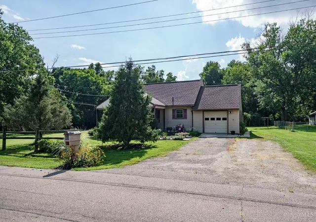 3rd image of 10581 Chipstone Dr, Crosby Twp, OH 45030 | MLS# 1891440