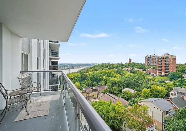 2nd image of 2200 Victory Pkwy #1607, Cincinnati, OH 45206 | MLS# 1890052