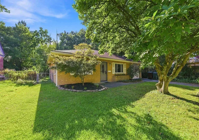 1st image of 6908 Rob Vern Dr, North College Hill, OH 45239 | MLS# 1891786