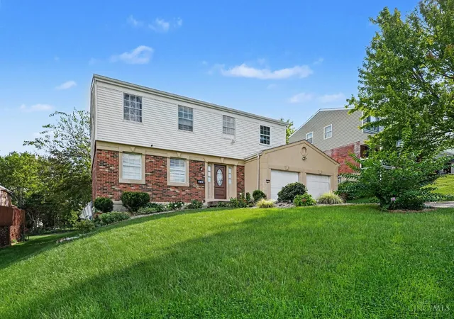 Photo 3 of Single family home for sale at 1727 John Gray Rd, Springfield Twp., OH 45240 | MLS# 1891585 | Listing updated on 2026-08-28