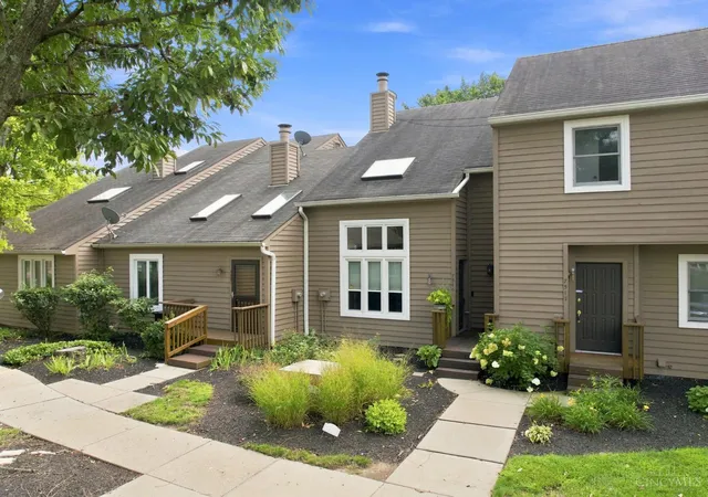 Photo 2 of Sale Pending at 7519 Easton Ct, West Chester, OH 45069 | MLS# 1885465 | Listing updated on 2026-09-01