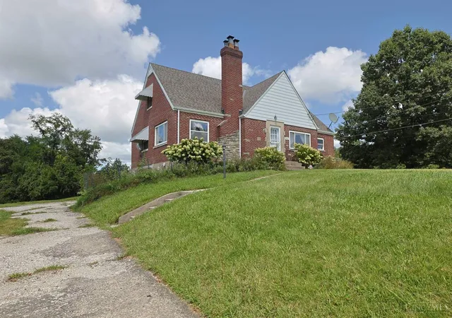 Photo 2 of Single family home for sale at 2312 Compton Rd, Springfield Twp., OH 45231 | MLS# 1891370 | Listing updated on 2026-09-11