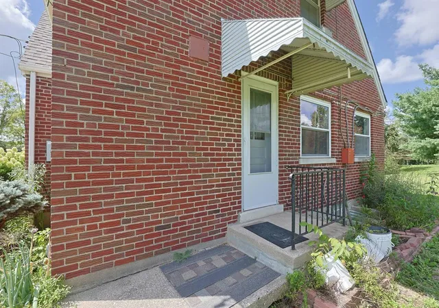 Photo 3 of Sale Pending at 2312 Compton Rd, Springfield Twp., OH 45231 | MLS# 1891370 | Listing updated on 2026-09-24