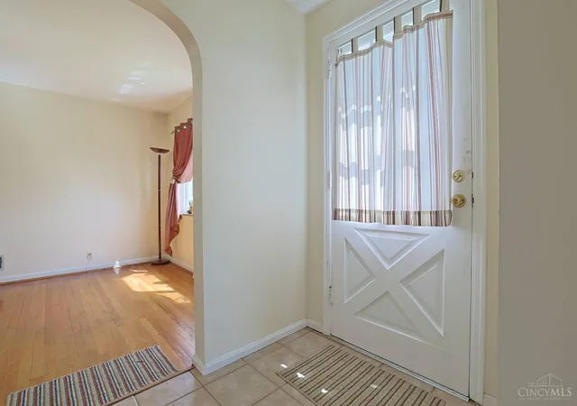 Photo 3 of Sale Pending at 2312 Compton Rd, Springfield Twp., OH 45231 | MLS# 1891370 | Listing updated on 2026-09-24