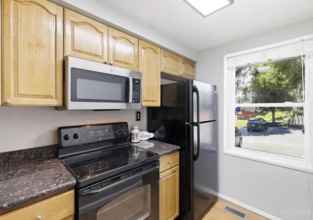 Photo 4 of Townhouse for sale at 2804 Millbank Row, Deerfield Twp., OH 45039 | MLS# 1890062 | Listing updated on 2026-09-10