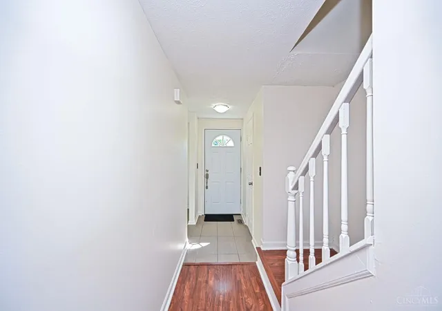 Photo 2 of Sale Pending at 863 Woodlyn Dr S, Anderson Twp, OH 45230 | MLS# 1891852 | Listing updated on 2026-09-08