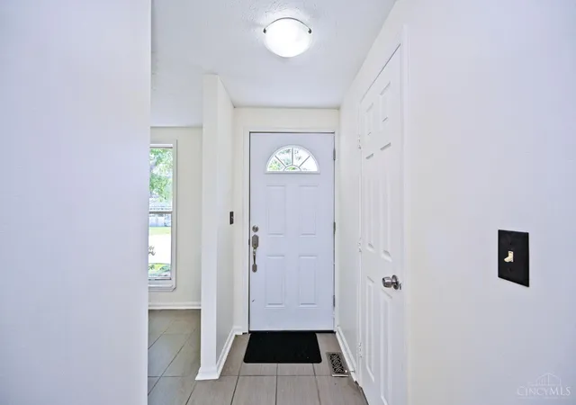 Photo 2 of Sale Pending at 863 Woodlyn Dr S, Anderson Twp, OH 45230 | MLS# 1891852 | Listing updated on 2026-09-08