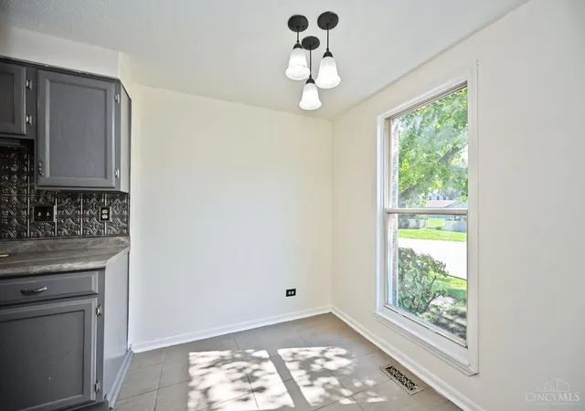 Photo 3 of Sale Pending at 863 Woodlyn Dr S, Anderson Twp, OH 45230 | MLS# 1891852 | Listing updated on 2026-09-08