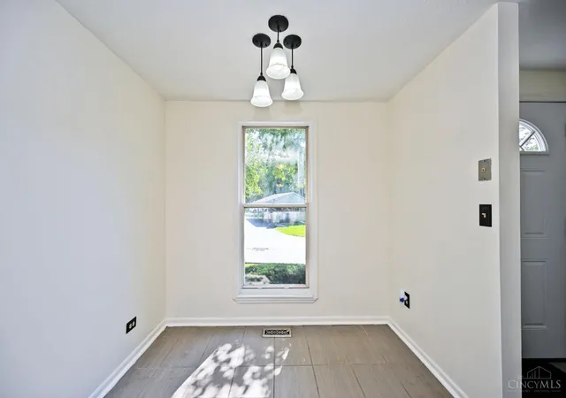 Photo 4 of Sale Pending at 863 Woodlyn Dr S, Anderson Twp, OH 45230 | MLS# 1891852 | Listing updated on 2026-09-08