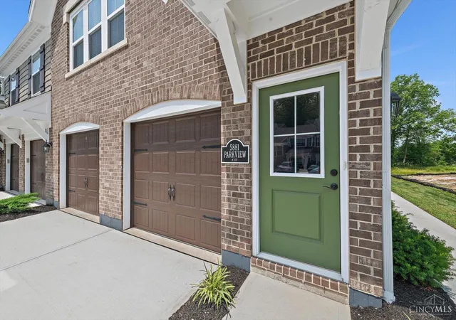 Listing Photo 1 - Condo for sale in building located at 5881 Parkview Ln, Milford, OH 45150 - Unit #305