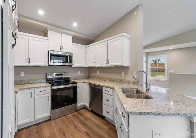 Listing Photo 5 - Condo for sale in building located at 5881 Parkview Ln, Milford, OH 45150 - Unit #305
