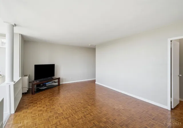 Photo 3 of Sale Pending at 2324 Madison Rd #910, Cincinnati, OH 45208 | MLS# 1891753 | Listing updated on 2026-09-02