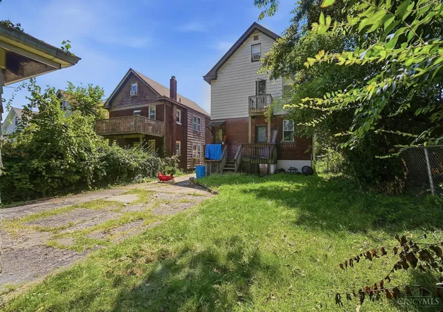 Listing Photo 2 - Condo for sale in building located at 4370 Saint Lawrence Ave, Cincinnati, OH 45205 - Unit #