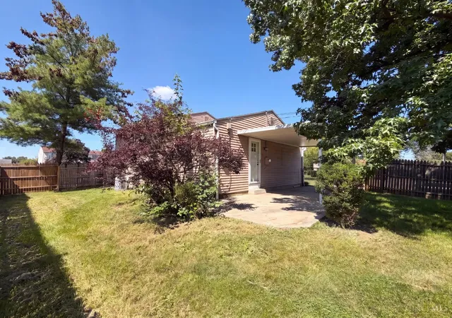 Photo 4 of Sale Pending at 2891 Grosvenor Dr, Colerain Twp, OH 45251 | MLS# 1892211 | Listing updated on 2026-09-15