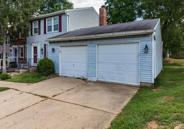 Photo 2 of Townhouse for sale at 4588 Middlecourt Dr, Union Twp, OH 45103 | MLS# 1892157 | Listing updated on 2026-09-04