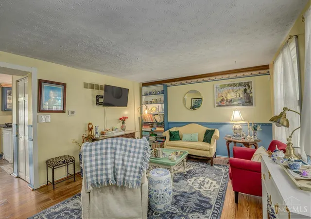 Photo 2 of Townhouse for sale at 4588 Middlecourt Dr, Union Twp, OH 45103 | MLS# 1892157 | Listing updated on 2026-09-04