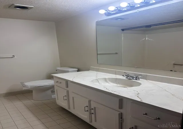 Listing Photo 2 - Condo for sale in building located at 452 Grand Ave, Cincinnati, OH 45205 - Unit #3