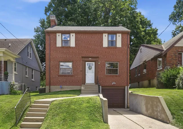 Photo 2 of Single family home for sale at 3505 Rosecliff Dr, Cincinnati, OH 45205 | MLS# 1892256 | Listing updated on 2026-08-31