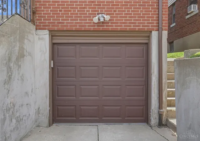 Photo 2 of Single family home for sale at 3505 Rosecliff Dr, Cincinnati, OH 45205 | MLS# 1892256 | Listing updated on 2026-08-31
