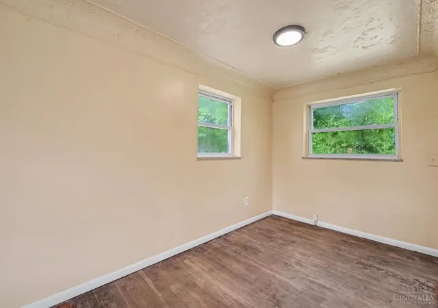 Photo 3 of Single family home for sale at 6100 W Fordham Pl, Silverton, OH 45213 | MLS# 1892252 | Listing updated on 2026-09-02