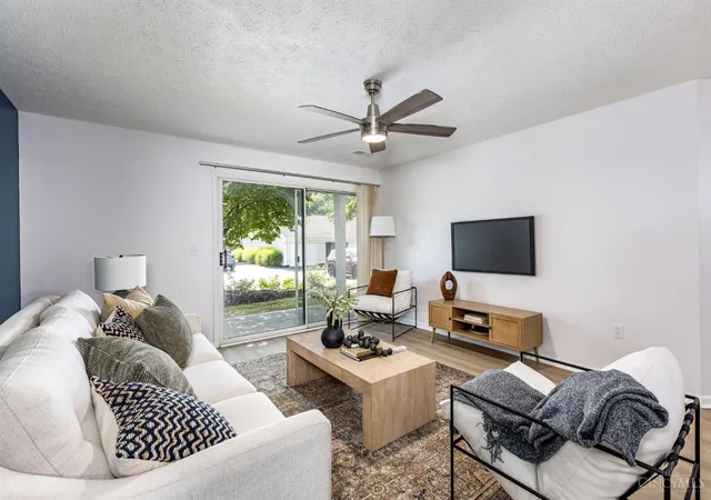 Listing Photo 4 - Condo for sale in building located at 310 Carrington Pl, Loveland, OH 45140 - Unit #109