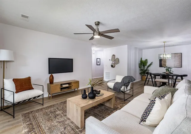 Listing Photo 5 - Condo for sale in building located at 310 Carrington Pl, Loveland, OH 45140 - Unit #109