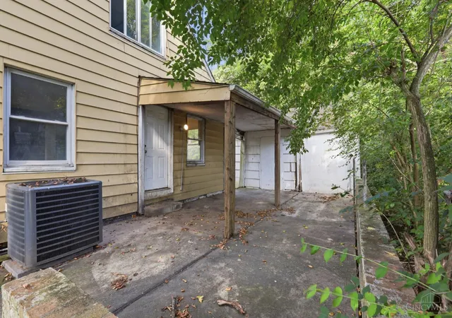 Photo 4 of Single family home for sale at 6246 Stewart Rd, Silverton, OH 45227 | MLS# 1892257 | Listing updated on 2026-09-01