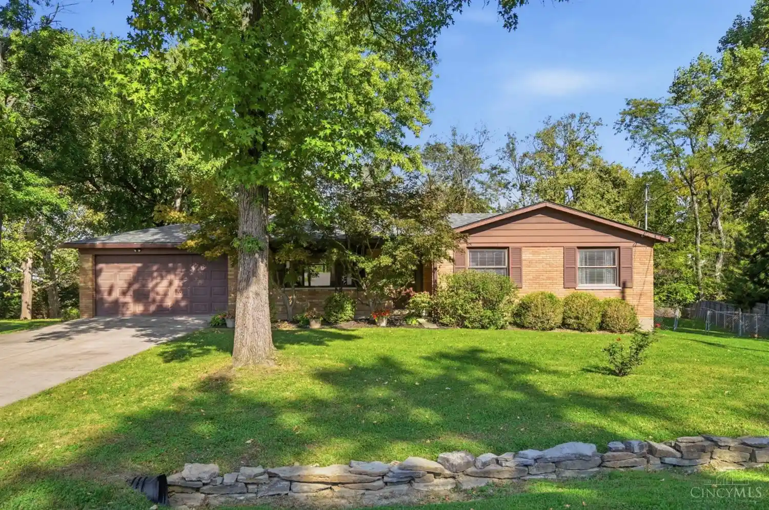 Photo 1 of Sale Pending at 6996 Gary Lee Dr, West Chester, OH 45069 | MLS# 1896737 | Listing updated on 2026-10-22