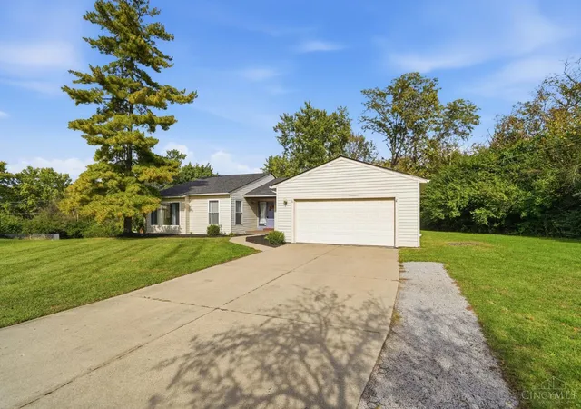 Single family home for sale at 7904 Thistlewood Dr, West Chester, OH 45069 | MLS# 1898540