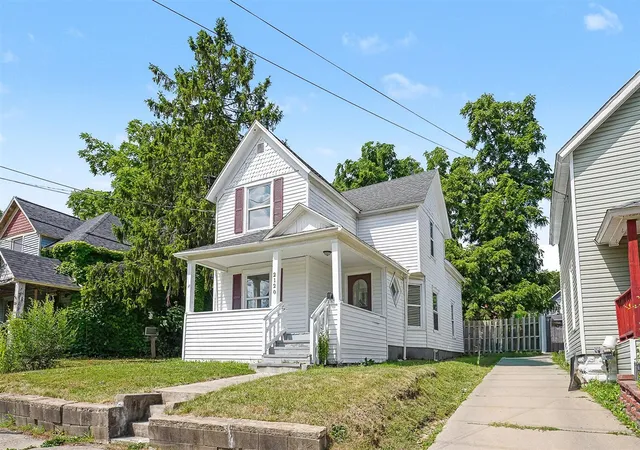 Photo 3 of Sale Pending at 2120 S Burdick St, Kalamazoo, MI 49001 | MLS# 70547724 | Listing updated on 2026-09-01
