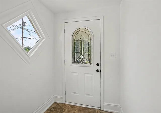 Photo 4 of Sale Pending at 2120 S Burdick St, Kalamazoo, MI 49001 | MLS# 70547724 | Listing updated on 2026-09-01