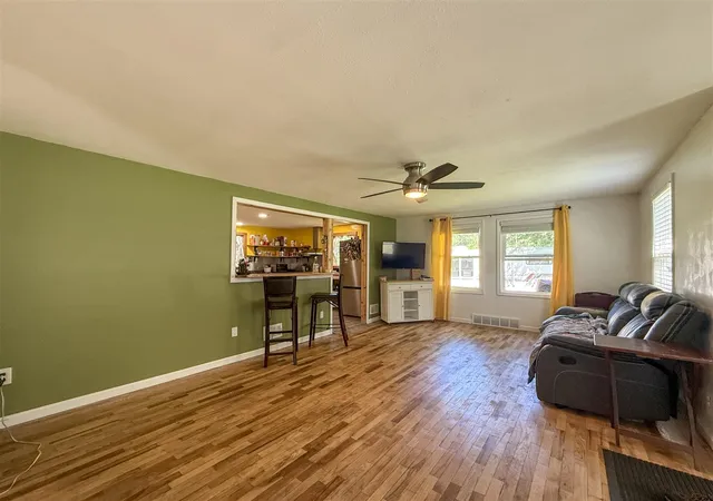 2nd image of 2661 E Empire Ave, Benton Harbor, MI 49022 | MLS# 70553070