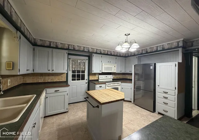 Photo 5 of Single Family Residence at 803 Ament St, Owosso, MI 48867 | MLS# 50214751 | | Sold on 2026-08-14