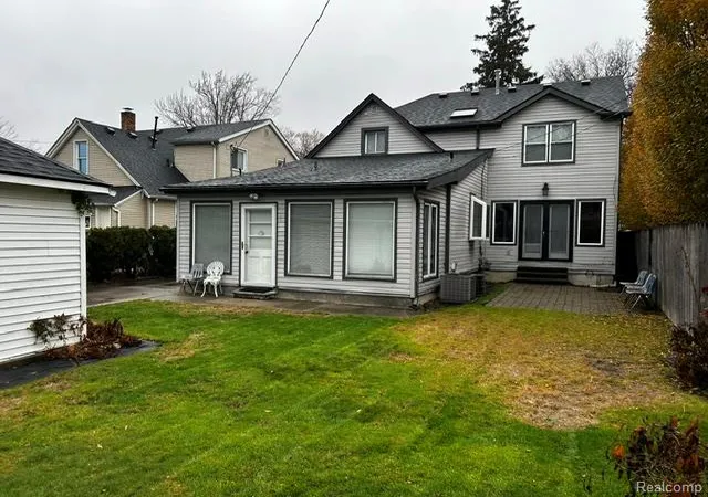 2nd image of 89 Muir Rd, Grosse Pointe, MI 48236 3616 | MLS# 61024194