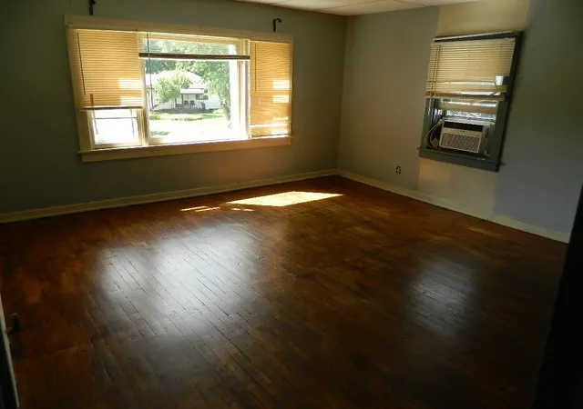 Listing Photo 5 - Condo for sale in building located at 1504 Lyons St, Mount Pleasant, MI 48858-1234