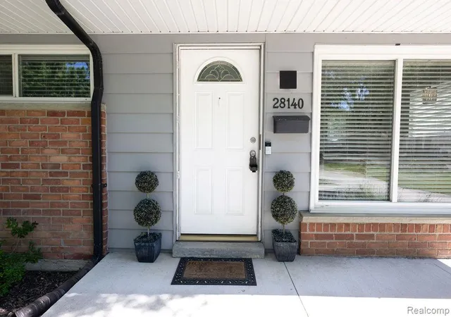 3rd image of 28140 Everett St, Southfield, MI 48076 | MLS# 61022922