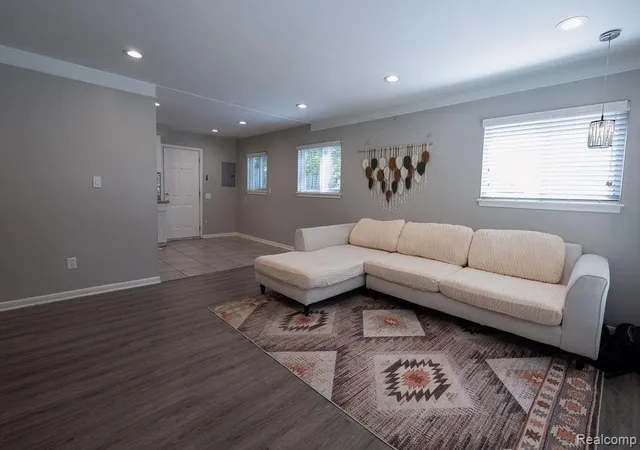 4th image of 28140 Everett St, Southfield, MI 48076 | MLS# 61022922