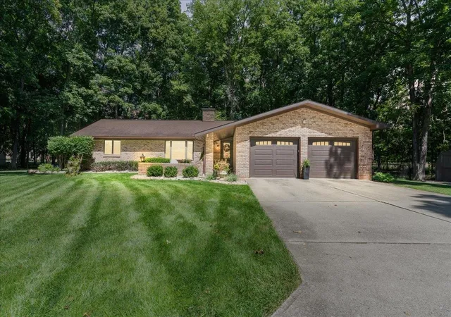 Photo 1 of Single family home for sale at 1945 Maplewood Ct, Owosso, MI 48867 | MLS# 50219900 | Listing updated on 2026-08-28